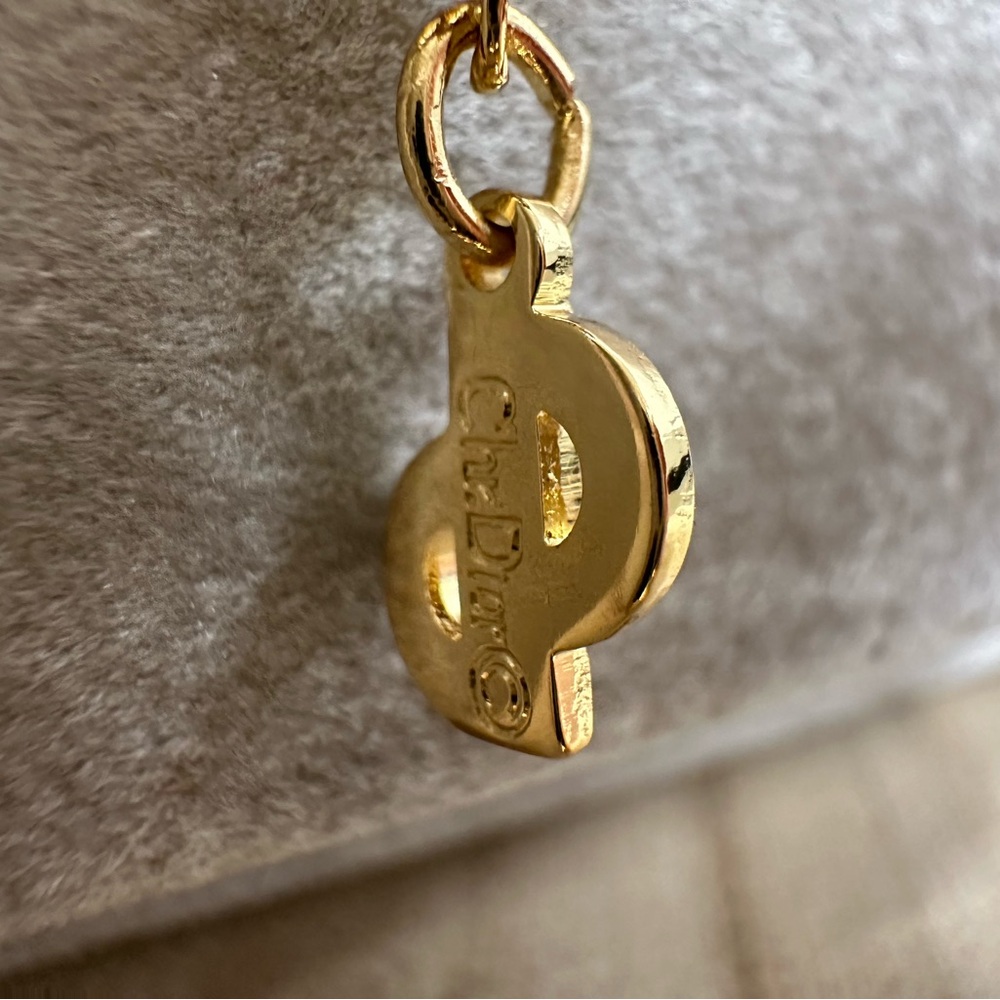 Christian Dior Gold Crystal Heart pendant Necklace. Like New Condition - Picture 3 of 4